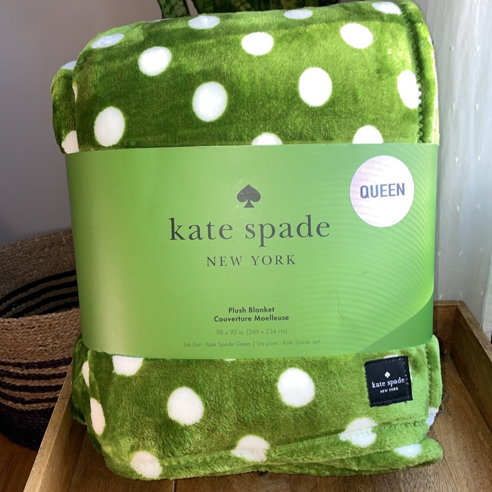 🎉HP🎉♠️KATE SPADE ♠️ Plush Adorable Polka Dot Fleece Queen Blanket - Picture 2 of 8